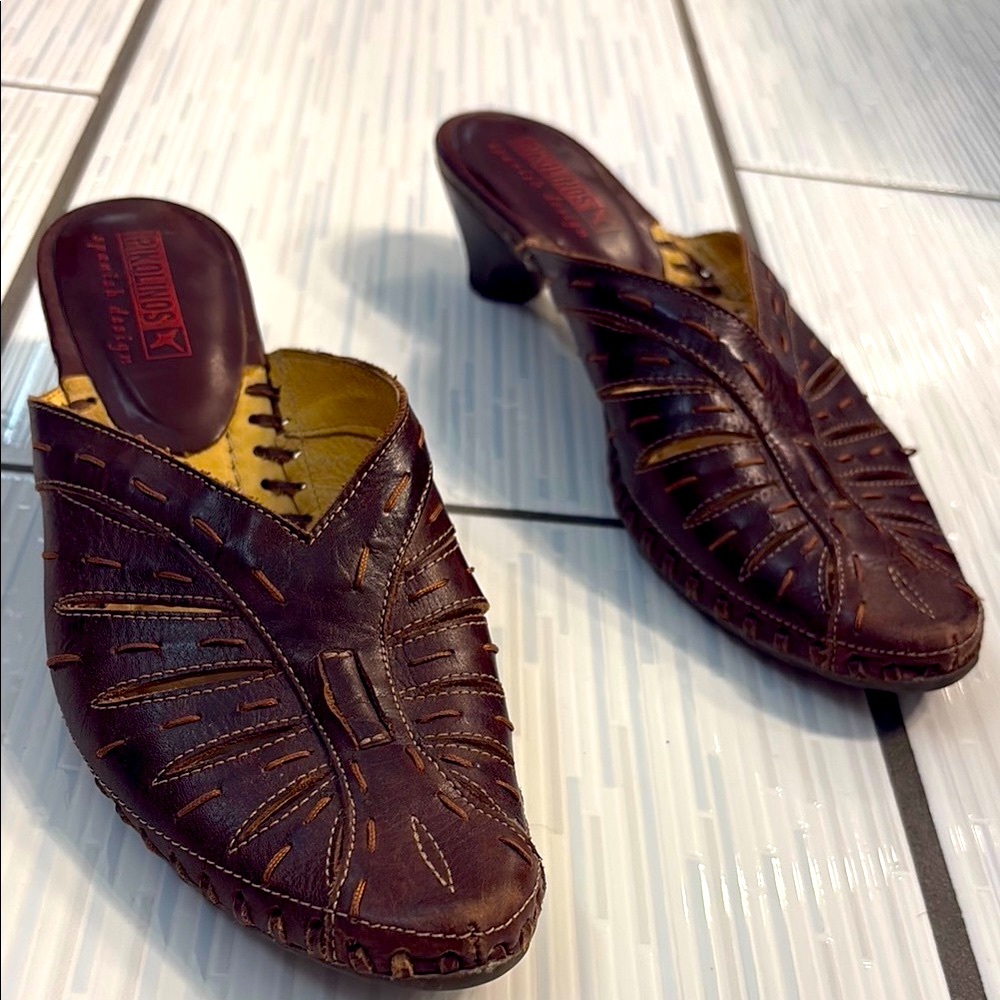 PIKOLINOS Brown Leather Mules with Intricate Woven Design